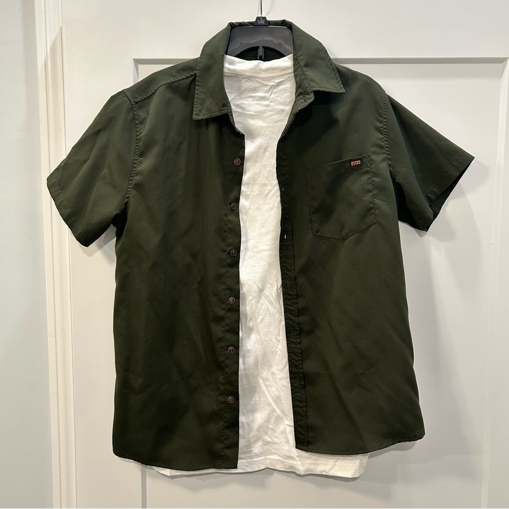 Men’s Short Sleeve, Casual Army Green Button-Down, Size Medium